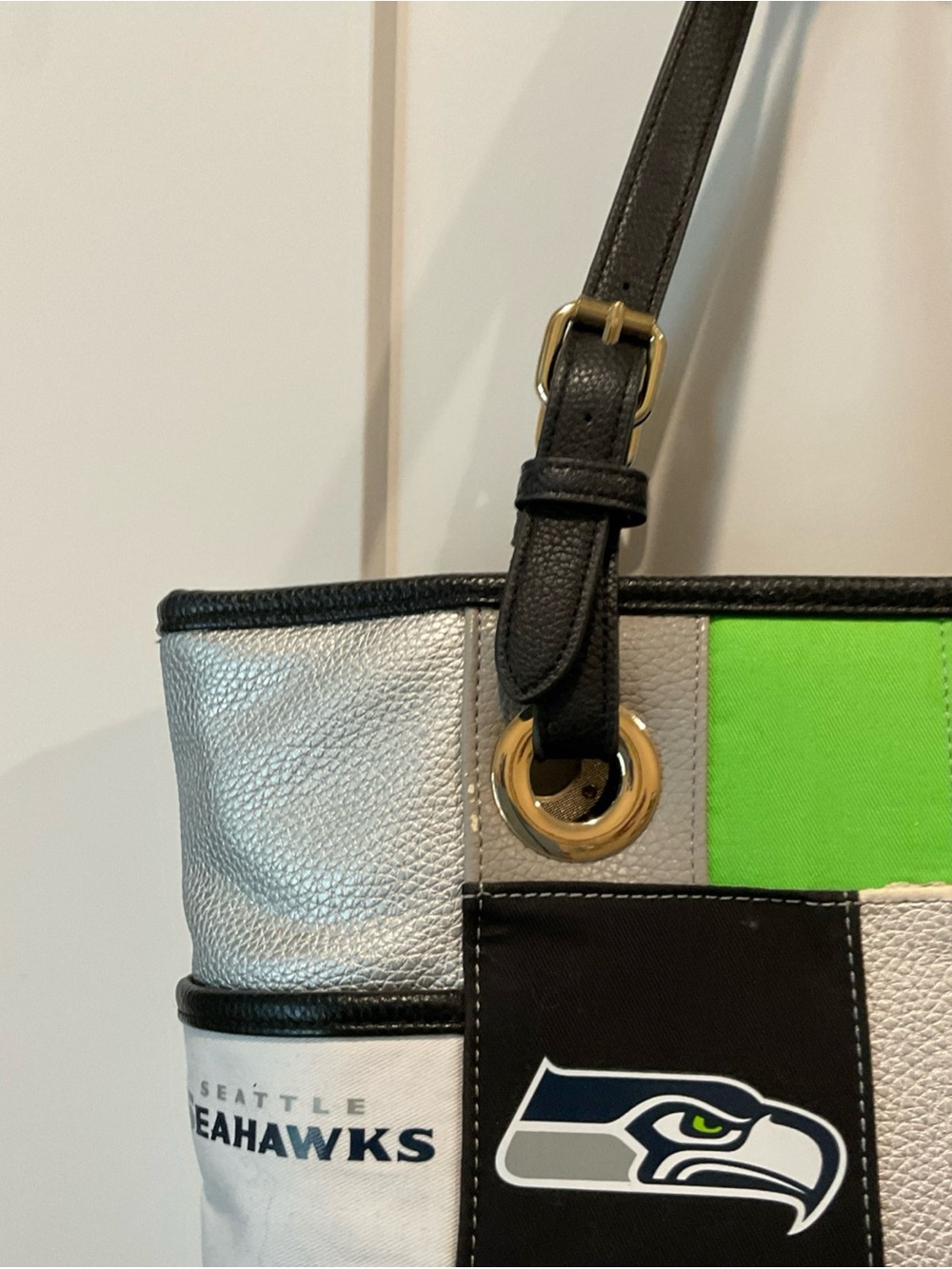Bradford Exchange "For The Love Of The Game" Seattle Seahawks Tote Bag Purse - Picture 6 of 14